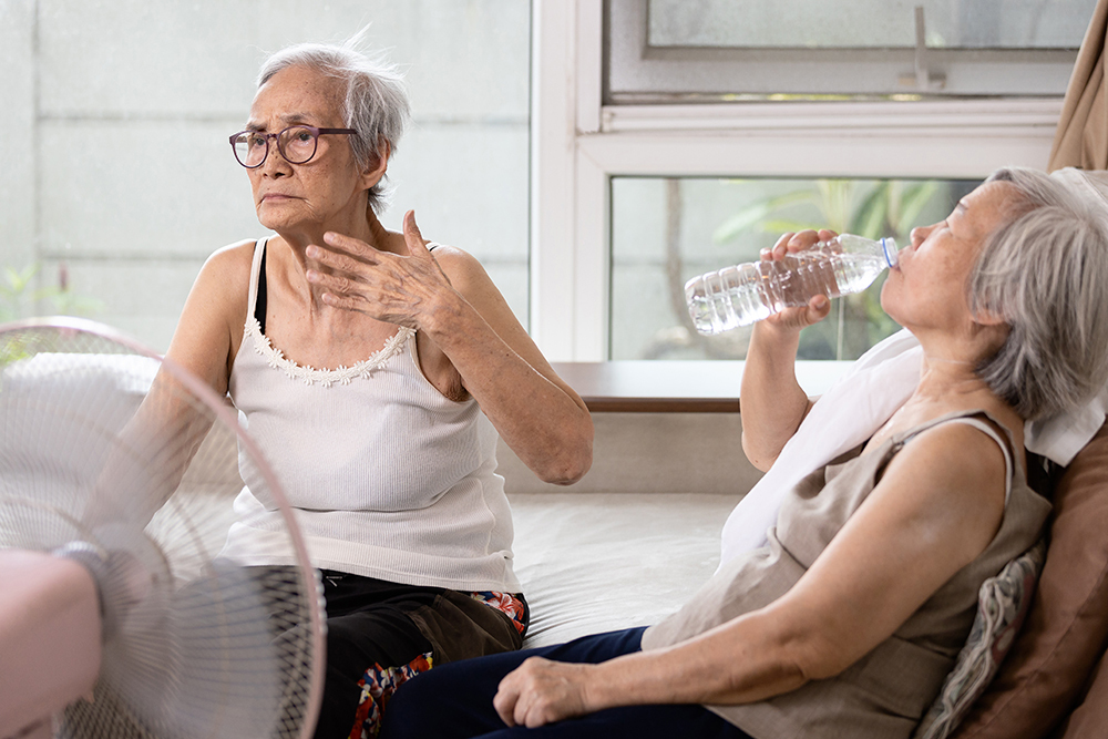 Asian elderly people who are hot and thirsty from high temperatu